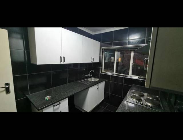 2 BEDROOM PROPERTY TO RENT IN WINDSOR WEST